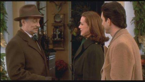 Miracle on 34th Street: A Timeless Tale of Belief and Christmas Spirit!